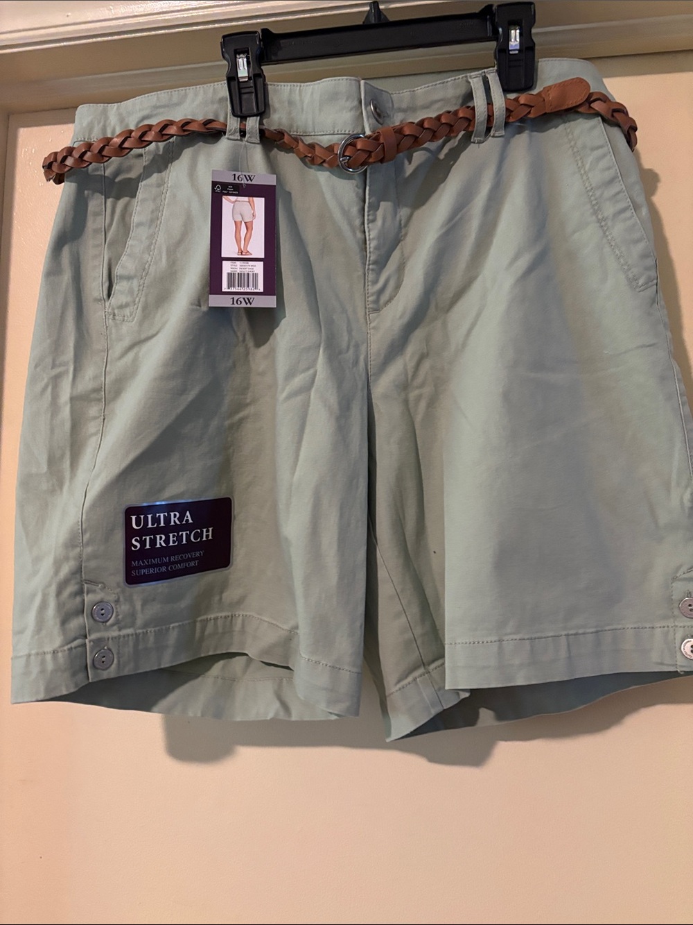 Women’s Ultra Stretch Light Mint Shorts with Braided Belt NWT SIZE 16W